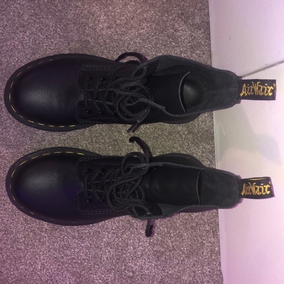 Black Doc Marten Lace Up Leather Boot - Picture 4 of 5